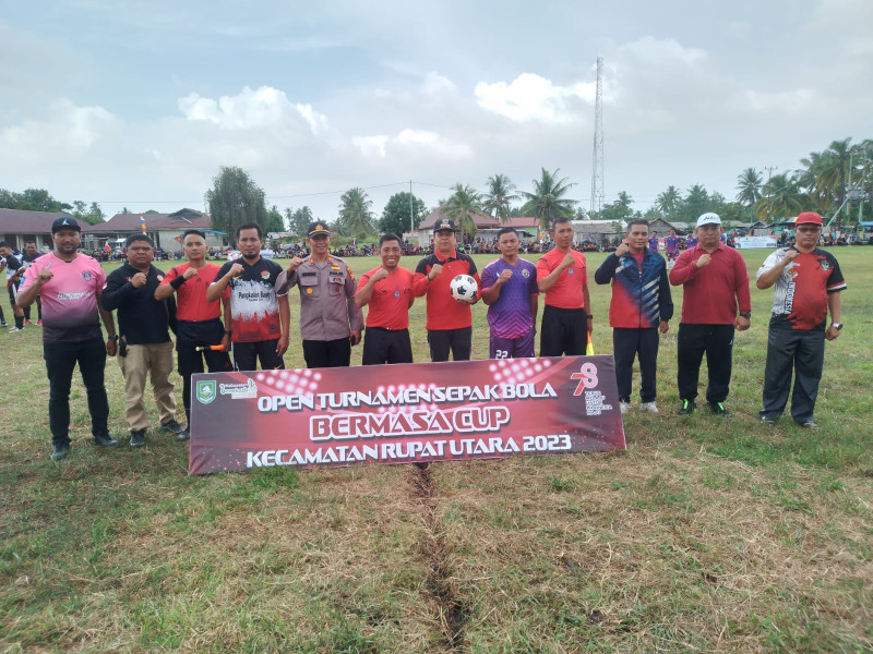 Camat Rupat Utara Aulia Fikri Mewakili Bupati Bengkalis Resmi  Membuka Open Turnamen Sepakbola Bermasa Cup 2023.
