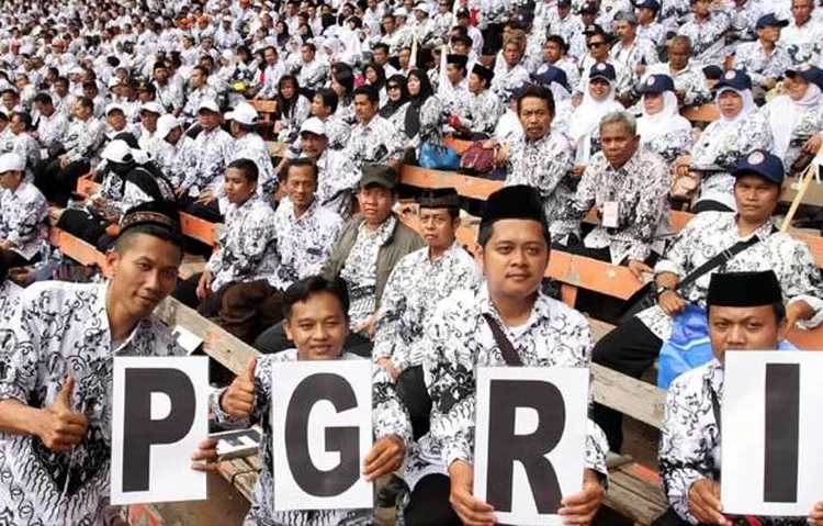 Tingkatkan Kesejahteraan, Jokowi Targetkan 1 Juta Guru ASN PPPK Direkrut Tahun 2024