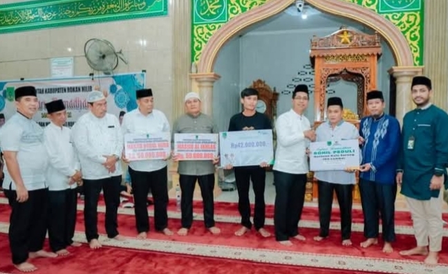 Safari Ramadhan di Masjid Nurul Huda Basira, Wabup Rohil Serahkan Berbagai Bantuan