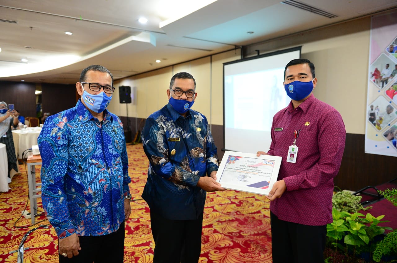 Peringatan HANI 2020, Kepala Dispora Riau Terima Penghargaan P4GN Terbaik dari BNNP