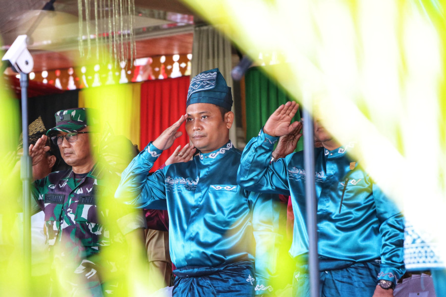 Kapolres Kuansing Hadiri Upacara Peringatan Hari Jadi ke-25 Kabupaten Kuantan Singingi Di Lapangan Limuno Teluk Kuantan