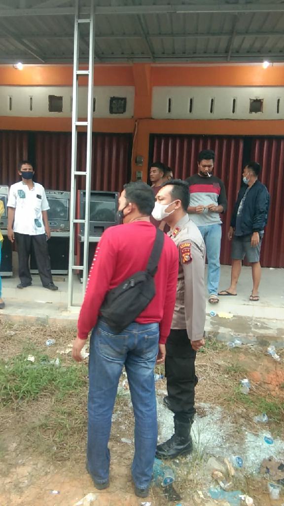 Warga Kijang Makmur Dibackup Polsek Tapung Hilir Bubarkan Dugaan Tempat Judi Gelper
