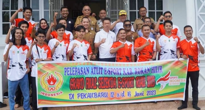 Bupati Lepas Keberangkatan ESI Rohil untuk Tanding Mobile Legend Seleksi Pra PON 2024