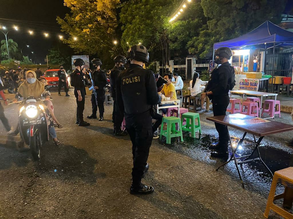 Gelar Patroli Malam, Satuan Brimob Polda Riau Wujudkan Kamtibmas Aman dan Kondusif