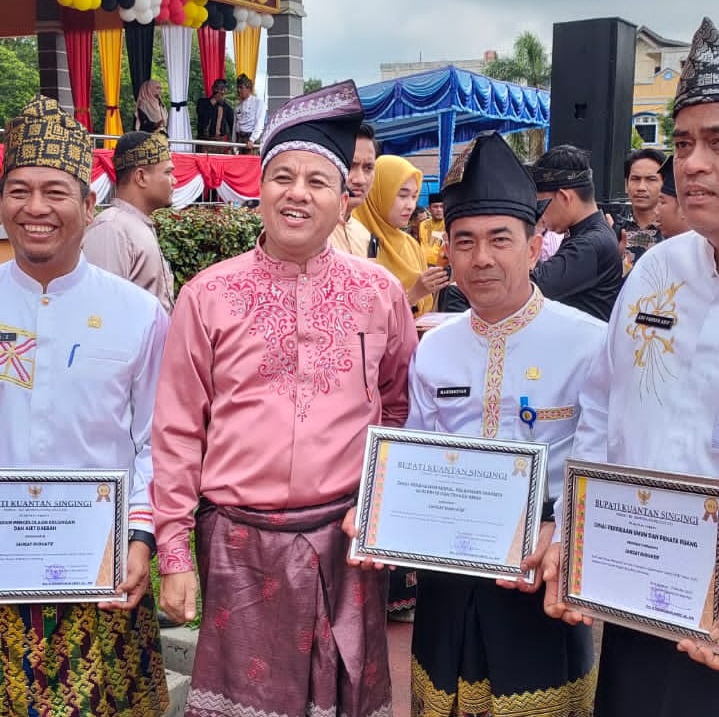 Sempena HUT Kuansing ke 23 PMPTSP NAKER Raih Penghargaan Dinas Paling Inovatif