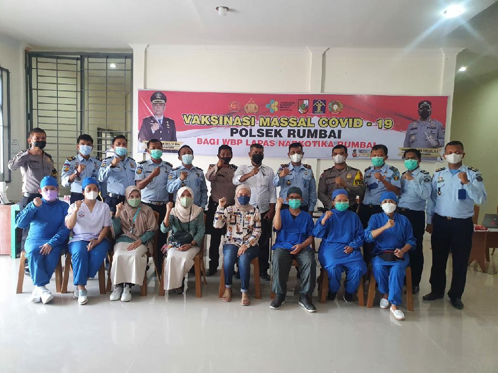 Sinergitas Polri dan Lapas Narkotika Rumbai Sukseskan Vaksinasi Booster Bagi Warga Binaan