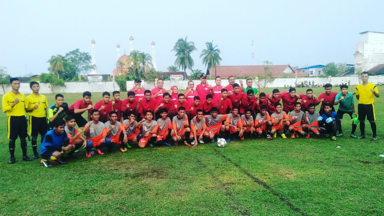 Sekda Rohil Buka Turnamen Sepakbola Bupati Cup
