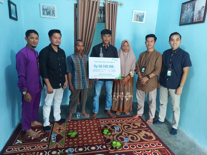 BPJS Ketenagakerjaan Cabang Rengat Serahkan Santunan Jaminan Kematian kepada Karyawan di RS Kasih Ibu Kota Rengat