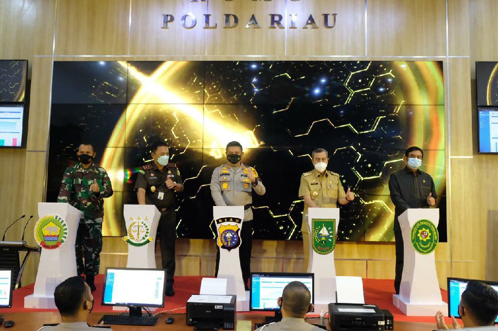 Bersamaan Launching E-TLE Nasional, Kapolda Riau Juga Resmikan Pelayanan Terpadu Online