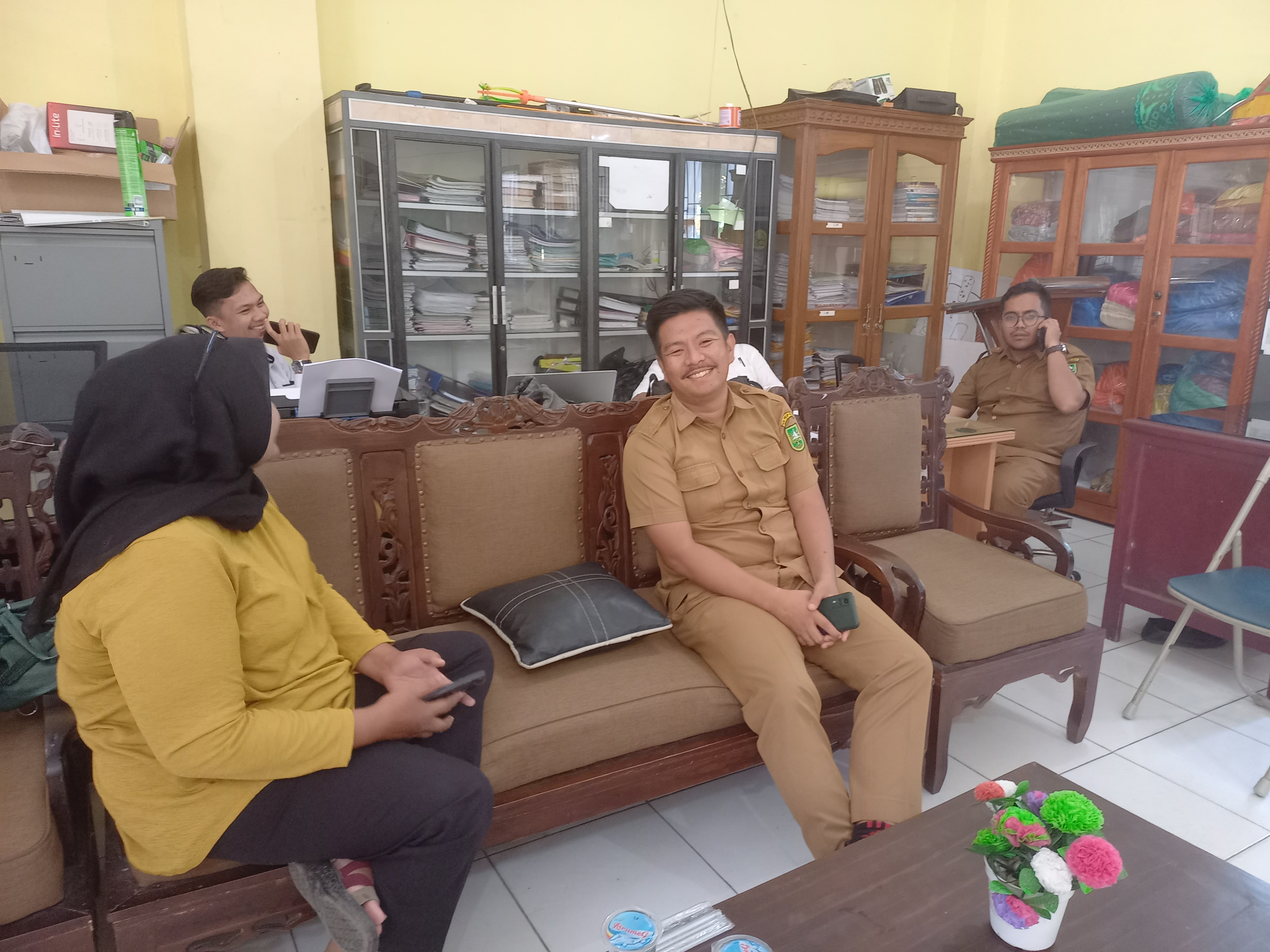 Diduga Dua Orang Oknum Guru SMAN 1 Kuantan Mudik Paksa Siswa Pindah Sekolah