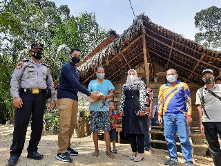 Jelang Vaksinasi Kemerdekaan, Kapolres Inhu Silaturahmi ke Tokoh Adat Talang Mamak di Rakit Kulim