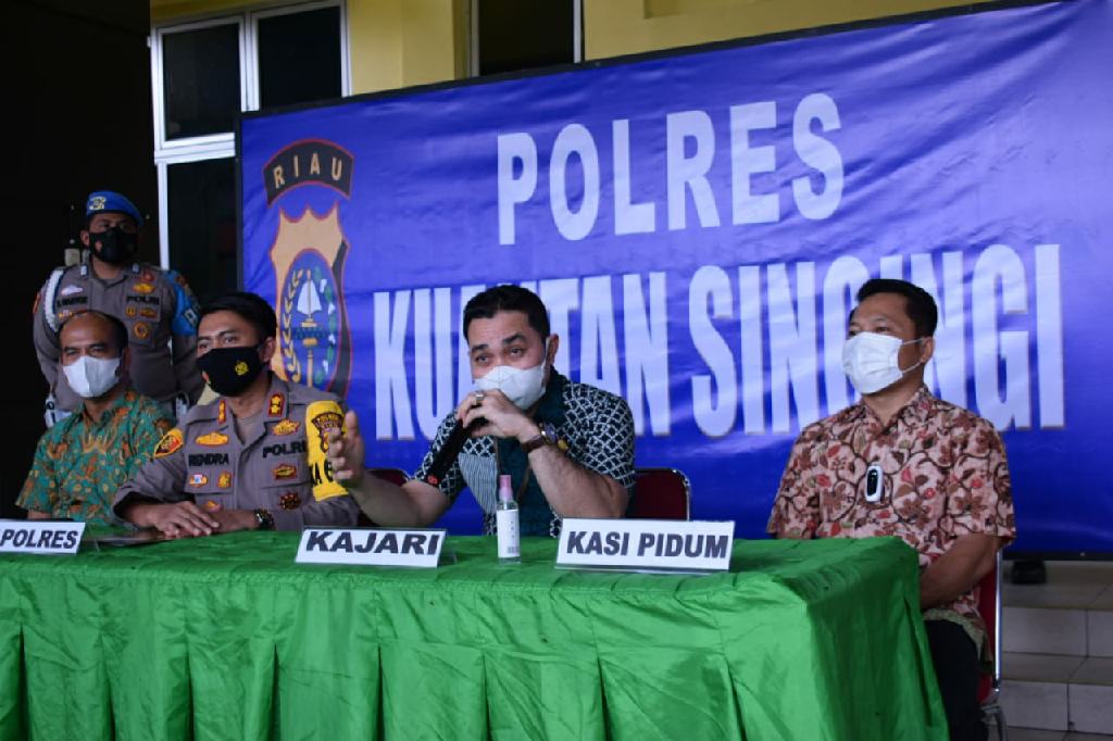 Jumpa Pers, Kapolres Tidak Menemukan Unsur Pidana Terkait Video Penurunan Bendera Merah Putih