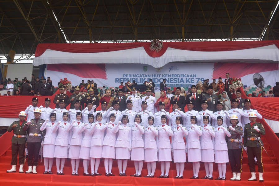Bupati Rezita Meylani Yopi Pimpin Upacara HUT RI ke-78