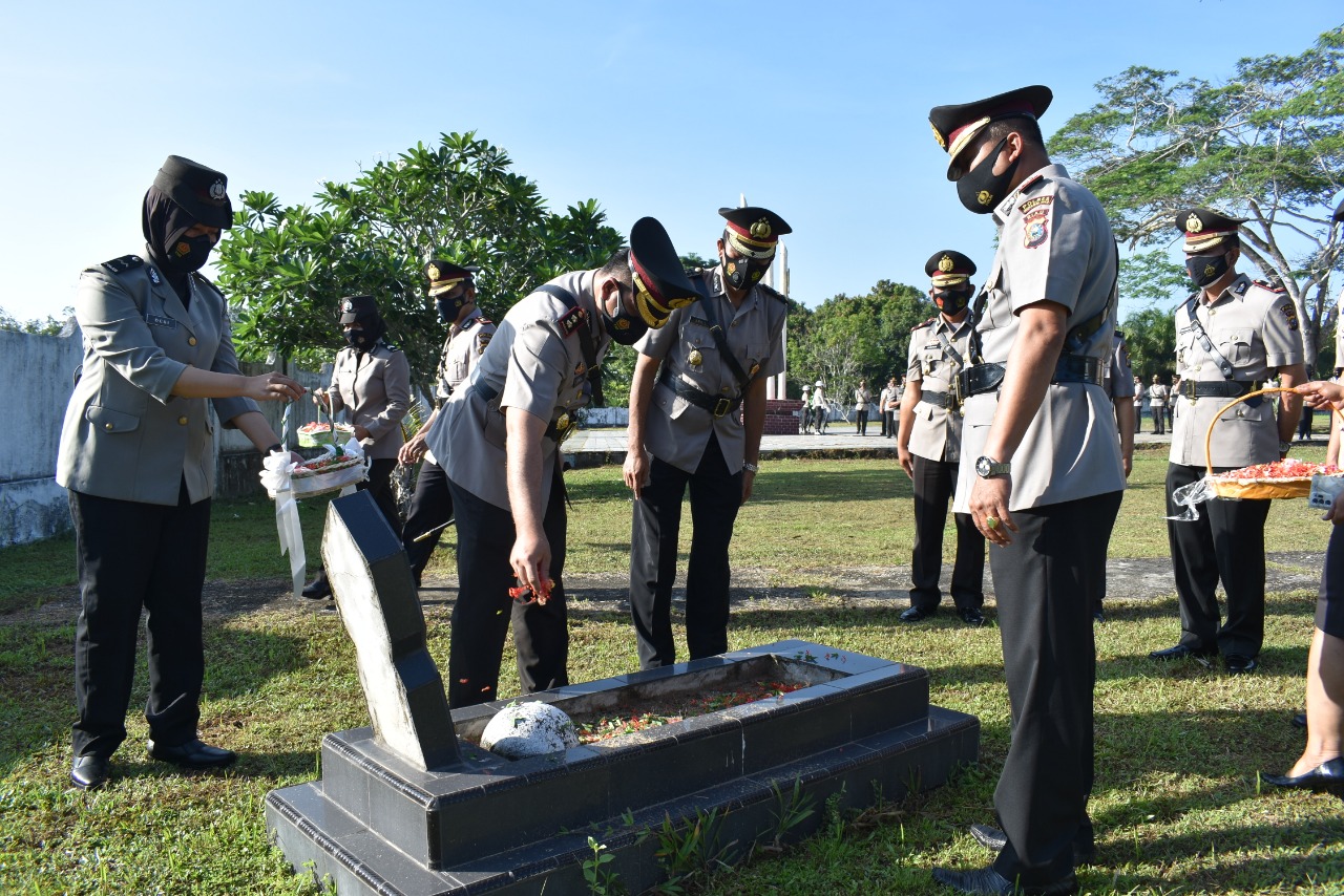 Kapolres Inhu Pimpin Ziarah Makam Pahlawan Sempena Hari Bhayangkara Ke-75