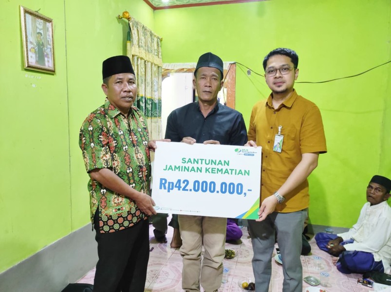 BPJS Ketenagakerjaan Bayarkan Santunan Rp42 Juta untuk Keluarga Petani di Rengat