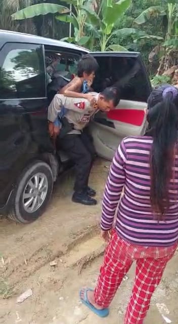 Danki Batalyon C Pelopor Turun Tangan, Bantu Warga yang Menderita Sakit