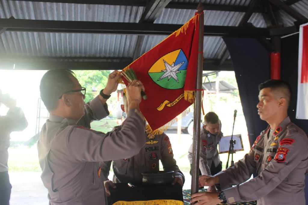 Batalyon B Pelopor Satuan Brimob Polda Riau Menggelar Upacara Pencucian Tunggul