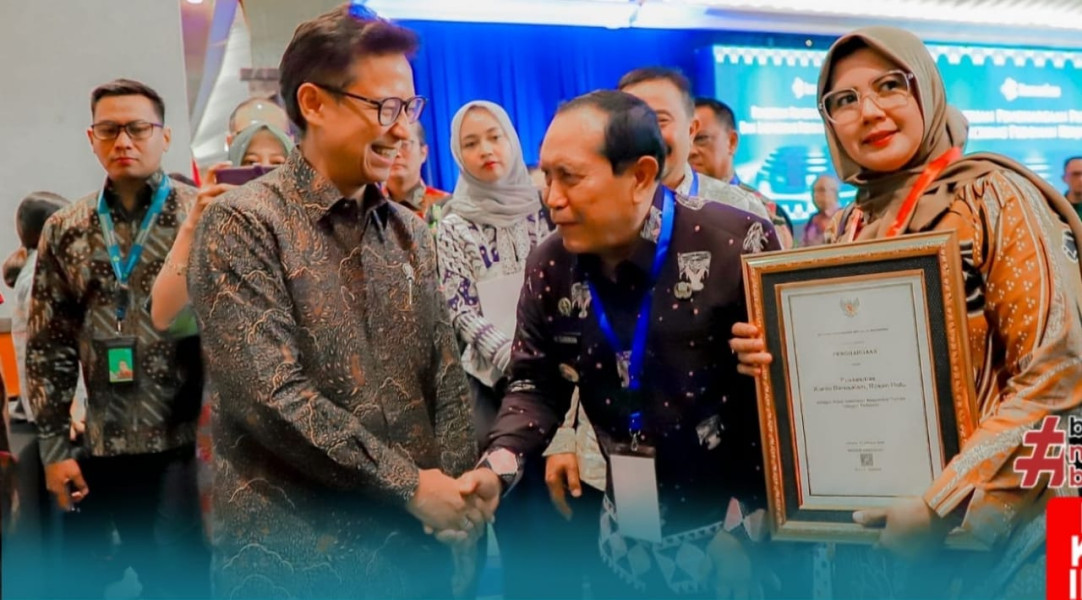 Bupati Rokan Hulu H. Sukiman Terima Penghargaan Puskesmas Pedesaan Terbaik di Jakarta