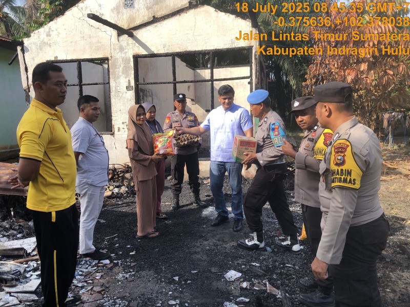 Pj Kades Helfides: Terima Kasih Polsek Rengat Barat, Bantuan Ini Sangat Membantu Warga Kami