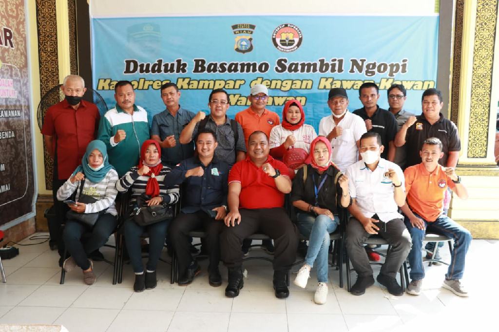 Ngopi Bareng Wartawan, Kapolres Kampar Ajak Insan Pers Dukung Percepatan Vaksinasi