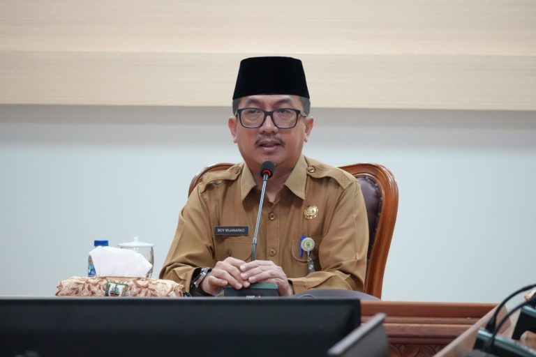 Sekda Natuna Pimpin Rapat Pembentukan Koperasi Merah Putih