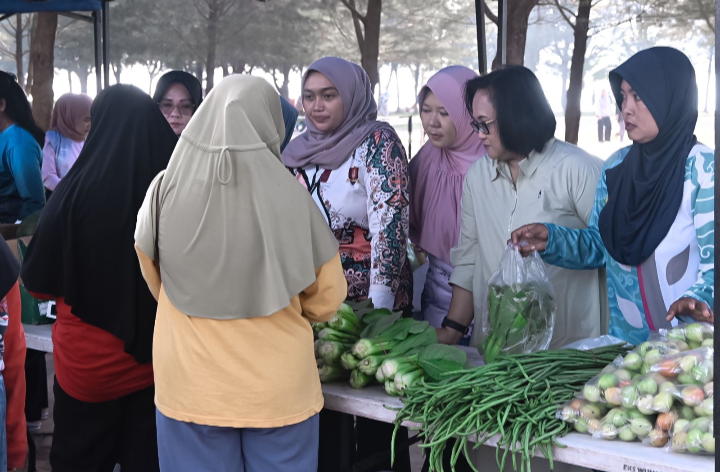 Lanud RSA Meriahkan Akhir Pekan Warga Natuna di Pantai Piwang