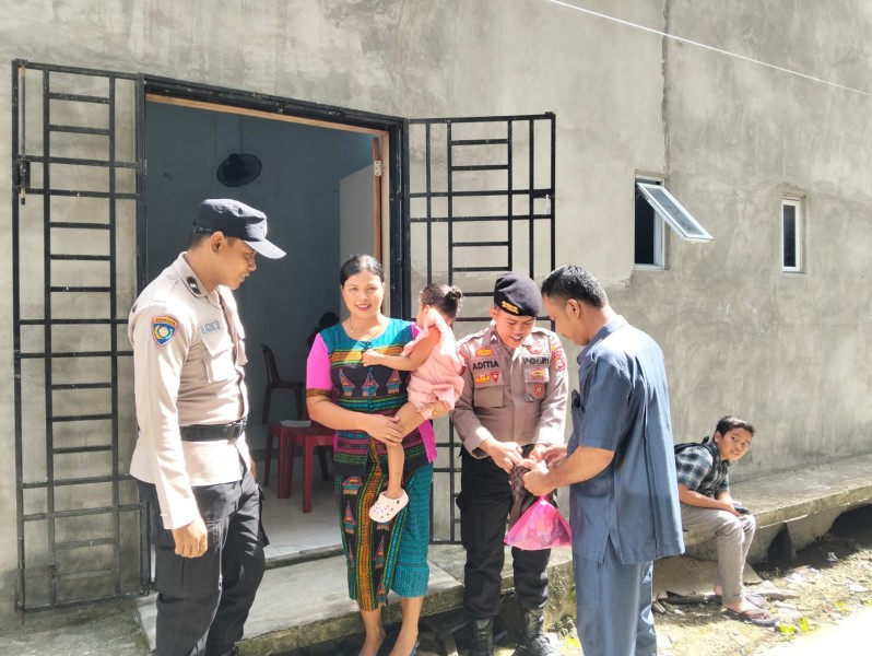 Polsek Kateman Gelar Program Minggu Kasih di Gereja HKBP Sungai Guntung, Jemaat Apresiasi Kehadiran Polisi