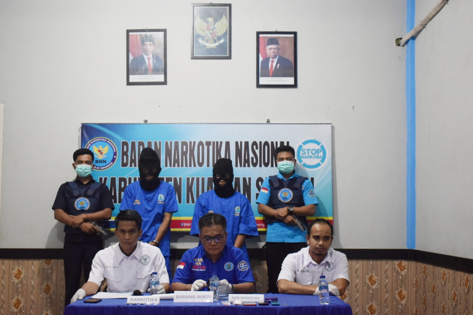 BNNK  Kuansing Kembali Berhasil Menangkap Dua Pria Pelaku Tindak Pidana Narkoba Di Desa Banjar Lopak