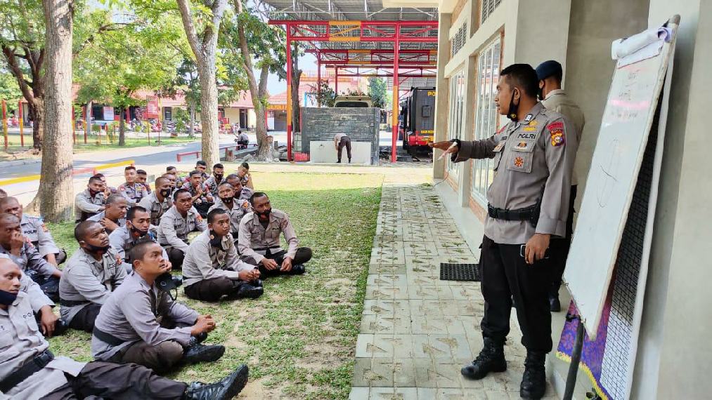 Asah Kemampuan, Personel Sat Brimob Polda Riau Latihan Navigasi Darat