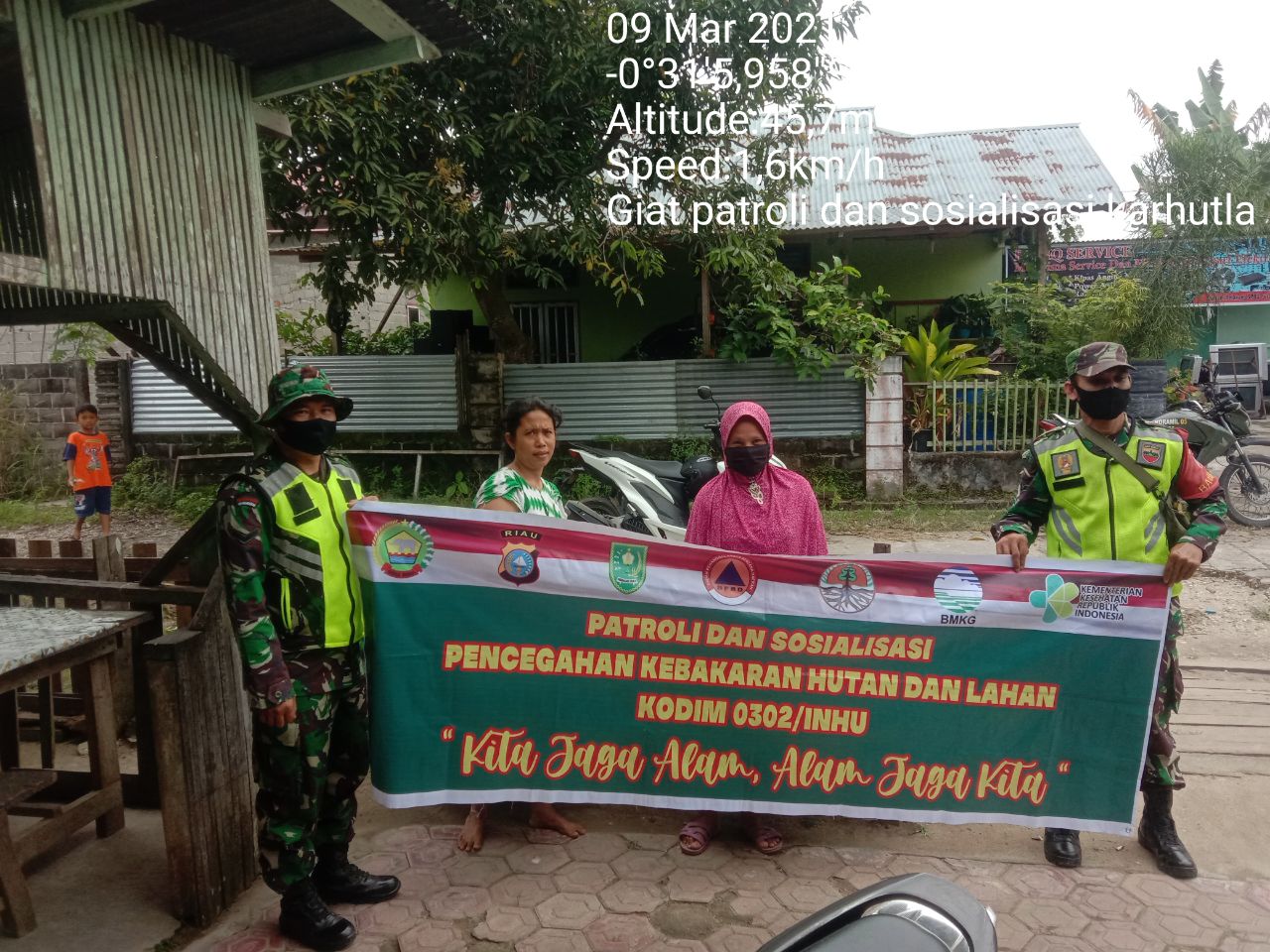 Antisipasi Karhutla, Serda Reno Ingatkan Warga Tidak Buka Lahan Cara Bakar