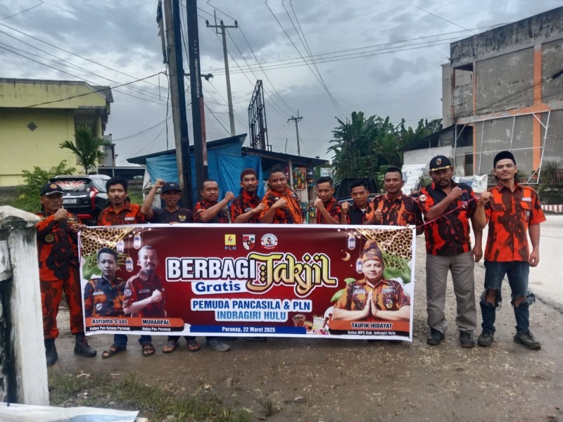 Ketua MPC PP Kabupaten Inhu, Pimpin Kegiatan Berbagai Takjil di 2 Kecamatan