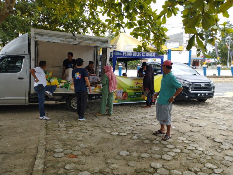 Jelang Nataru 2025, Forum Bulog Rengat, Menggelar Gerai Pangan Murah