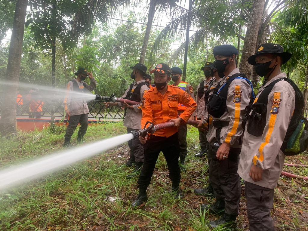 Batalyon C Pelopor Brimob Riau Gelar Latihan Penanggulangan Bencana Karhutla Bersama BPBD