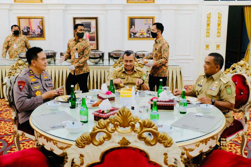 Silaturahmi Kapolda Riau Irjen Muhammad Iqbal, Disambut Hangat Gubernur Riau Syamsuar