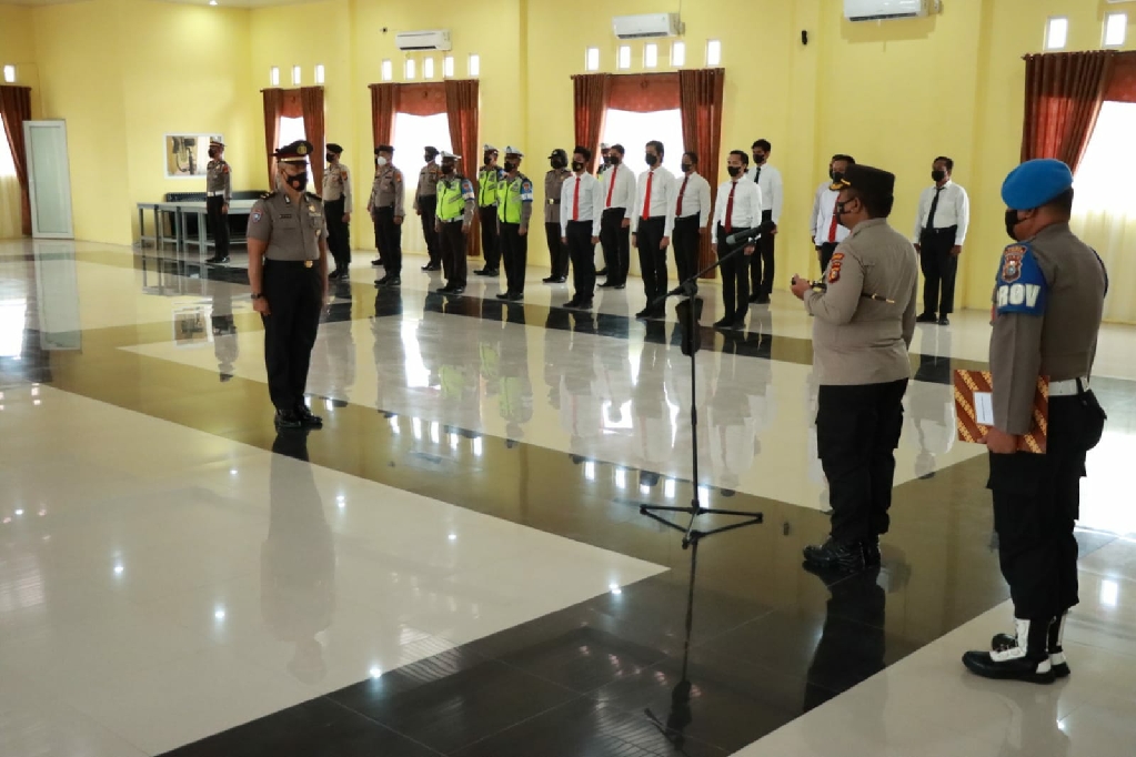 Personel Polres Kampar IPDA Syuryadi Mendapat Kenaikan Pangkat Pengabdian