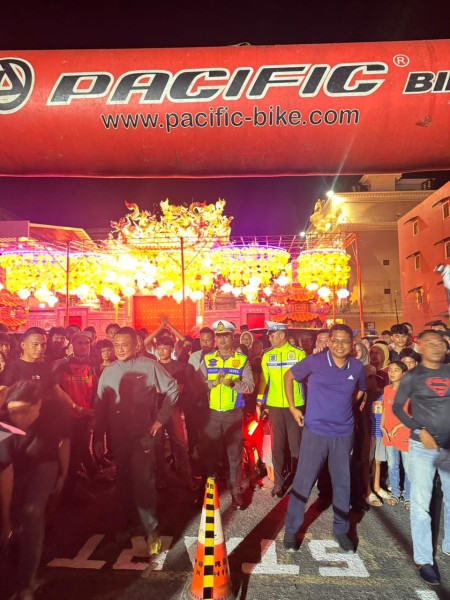 Kapolres Rohil Dan Wakil Bupati Rohil Meriahkan Night Run “Go Sprint Go Green” Lomba Lari 100 Meter Di Bagansiapiapi