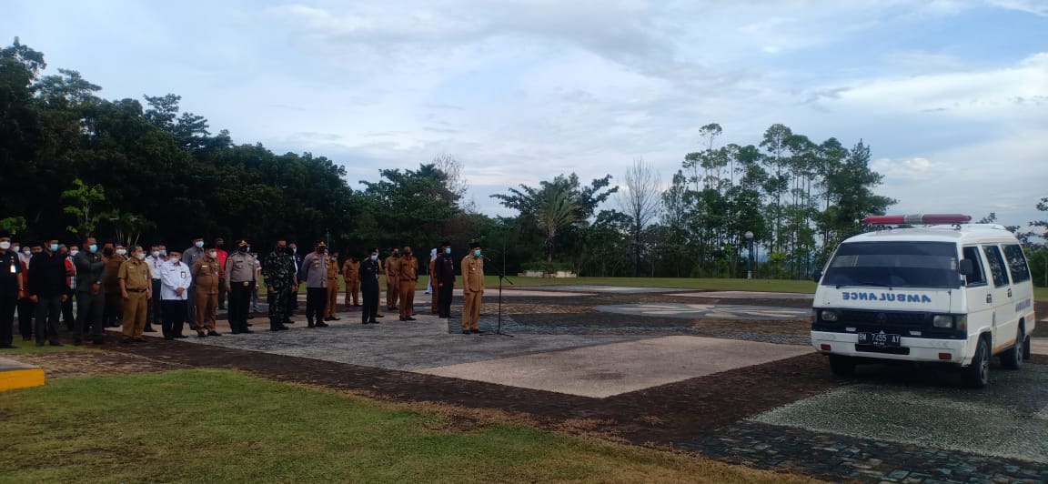 Wakil Bupati Kuansing Memimpin Pelepasan Jenazah Kadishub Kuansing di Lapangan Pemda