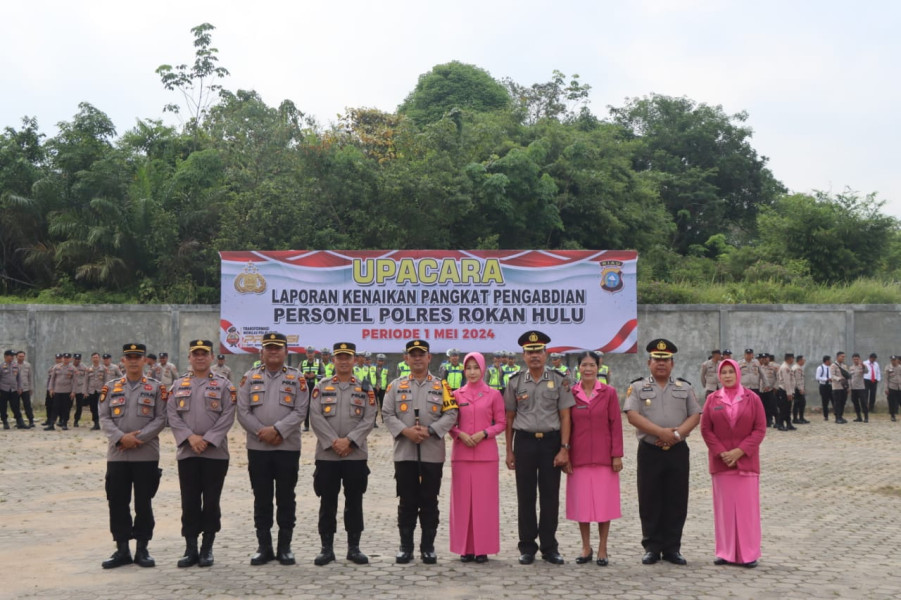 AKBP Budi Setiyono SIK MH Pimpin Upacara Pengabdian Kenaikan Pangkat Anggota Polres Rohul