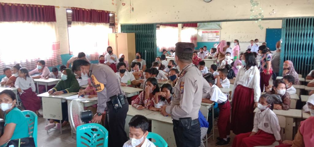 Polresta Pekanbaru Tinjau Pelaksanaan Vaksinasi Merdeka Anak dan Bagi-bagi Masker 