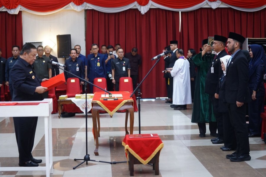 Lantik 238 Pejabat Eselon III dan IV Pemprov Riau, Ini Pesan Plt Gubri SF Hariyanto