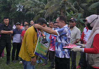 Ketua DPRD Inhil Tutup Turnamen Sepakbola Mumpa Cup 2024