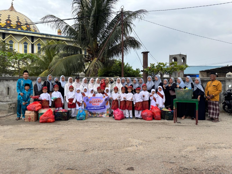 1045 Paket Takjil Dibagikan, YPI Kartini Sungai Guntung Hadirkan Nilai Pendidikan dan Kepedulian Sosial di Bulan Ramadan