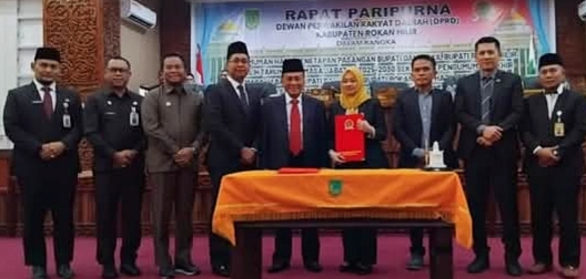 DPRD Rohil Umumkan H Bistamam - Jhony Charles Sebagai Bupati dan Wabup Terpilih