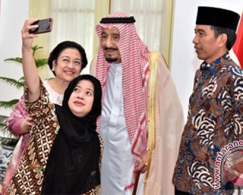 Gaya Puan Maharani dan Megawati saat foto selfie dengan Raja Salman