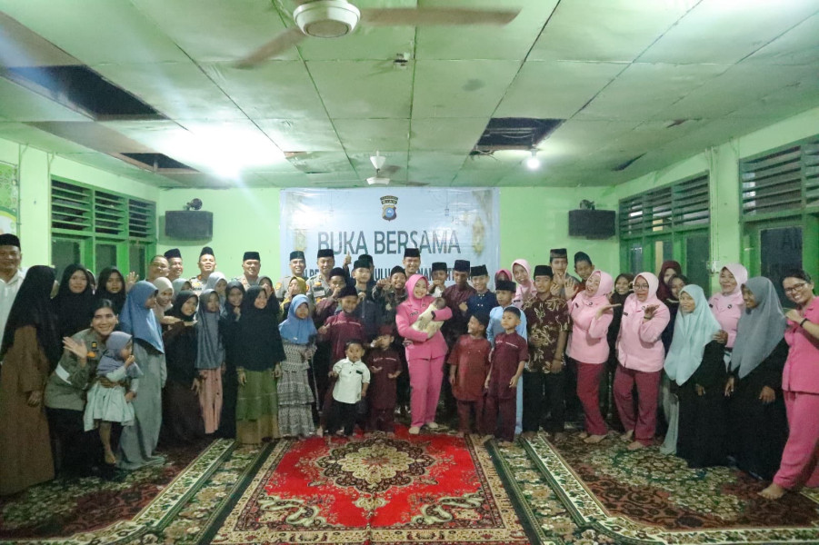 Bikin Haru, Kisah AKBP Fahrian Dua Jam Bersama Anak Yatim Piatu