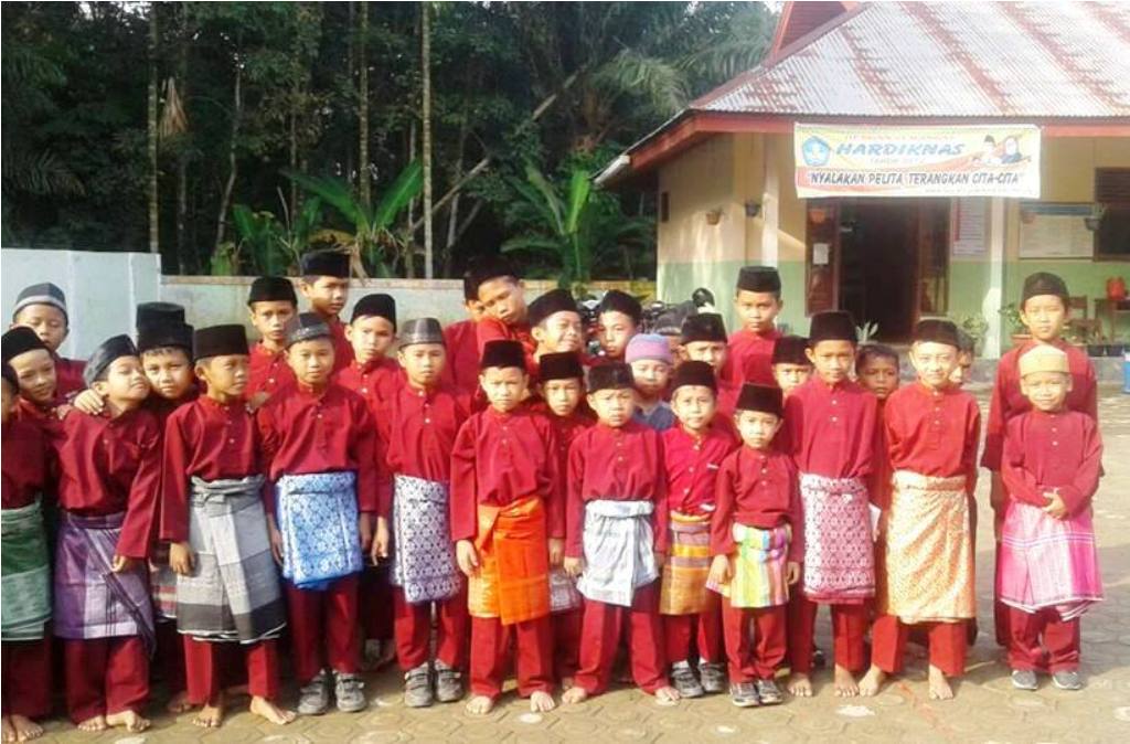 Mulai Hari Ini, di Sei Lala Setiap Hari Jum'at Seluruh Guru dan Siswa Mengenakan Pakaian Melayu