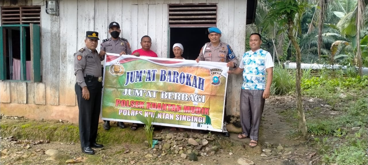 Jum’at Barokah, Kapolsek Kuantan Mudik Beri Bantuan Sembako Untuk Warga Lansia