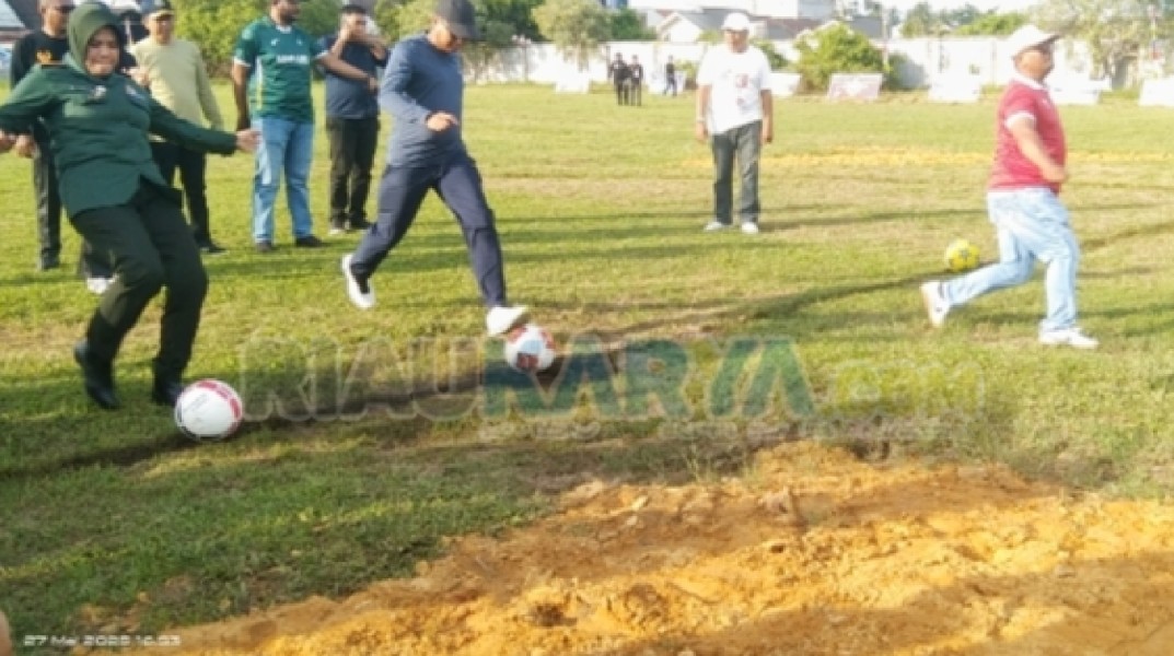 Turnamen Silaturahmi Cup II Resmi Dibuka, Wabup Rohil Tendang Bola Pertama