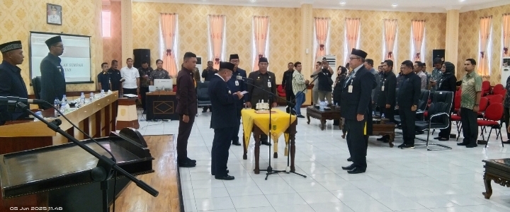 Bupati Bistamam Lantik Asisten I Ferry Hendra Parya Sebagai Pj Sekda Rohil