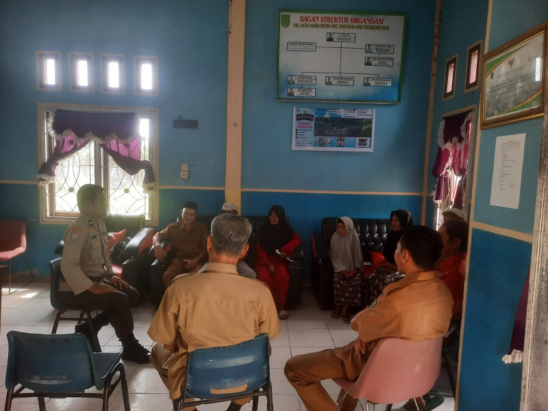 Bhabinkamtibmas Terapkan Cooling System dalam Sambang ke Warga